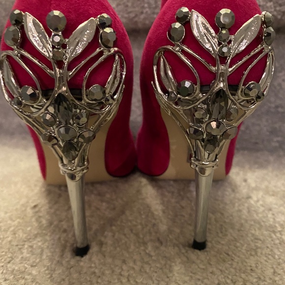 NWOT Hot pink embellished suede heels in size 8 - Picture 2 of 5